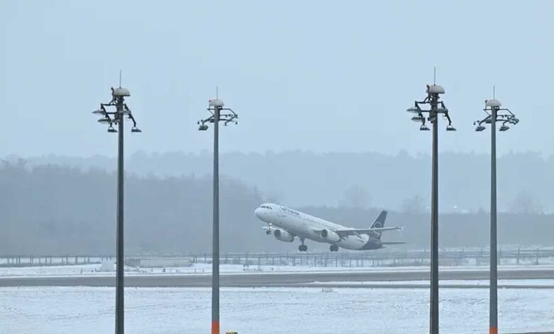 برلن میں بارش اور برفباری سے رن وے پر پانی جم گیا، ائیرپورٹ بند