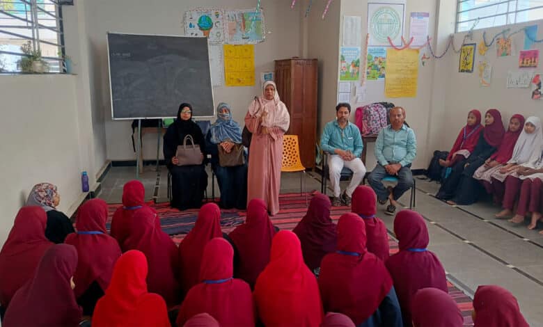 گورنمنٹ جونیئر کالج چنچگوڑہ میں داخلوں سے متعلق طلبہ و طالبات کی رہنمائی