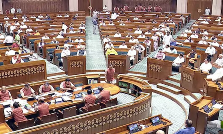 ہنگامہ آرائی کے باعث لوک سبھا کی کارروائی 12 بجے تک ملتوی