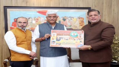 عیدالفطر سےقبل بی جے پی کامودی کٹس کاوزیرگجیندر سنگھ شیخاوت کےہاتھو پوسٹر جاری۔