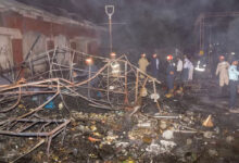 چھتر پور میٹرو اسٹیشن کے قریب دلی ہاٹ میں شدید آگ، 40 دکانیں خاکستر