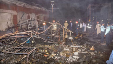 چھتر پور میٹرو اسٹیشن کے قریب دلی ہاٹ میں شدید آگ، 40 دکانیں خاکستر