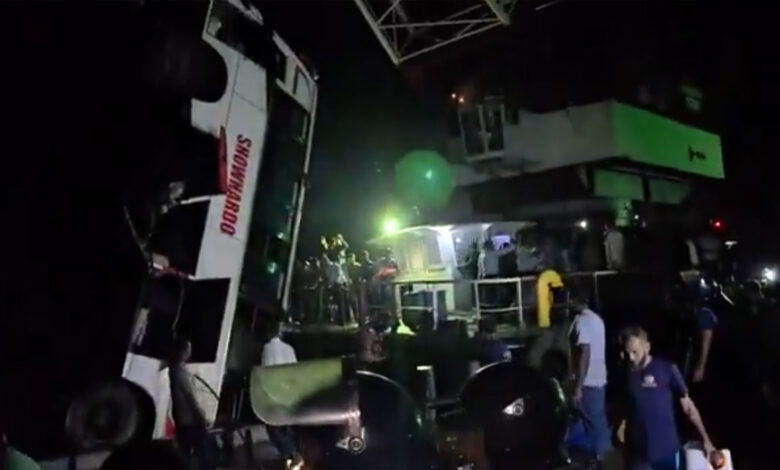 بنگلہ دیش میں مسافر بس دریا میں گرگئی، 24 مسافر جاں بحق