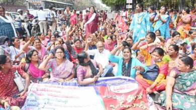 18,000 روپے ماہانہ تنخواہ کے مطالبے پر آشا ورکرز کا احتجاجی مظاہرہ