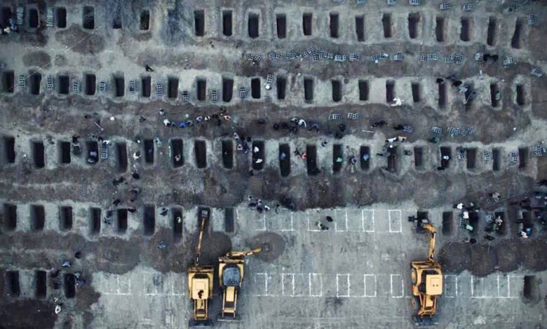 ایرانی وزیر خارجہ نے امریکی حملے میں شہید 160 طالبات کی قبروں کی تصویر شئیر کردی