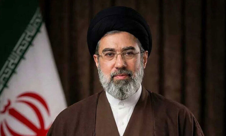 ایران میں ایک نئے دور کا آغاز: مرحوم علی خامنہ ای کے بیٹے مجتبیٰ نے سنبھالی کمان