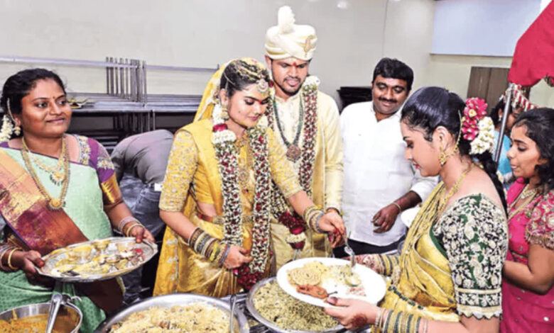 تلنگانہ کے ضلع نلگنڈہ میں ایک جوڑے کی روایتی اور ماحول دوست شادی نے تمام کے دل جیت لئے
