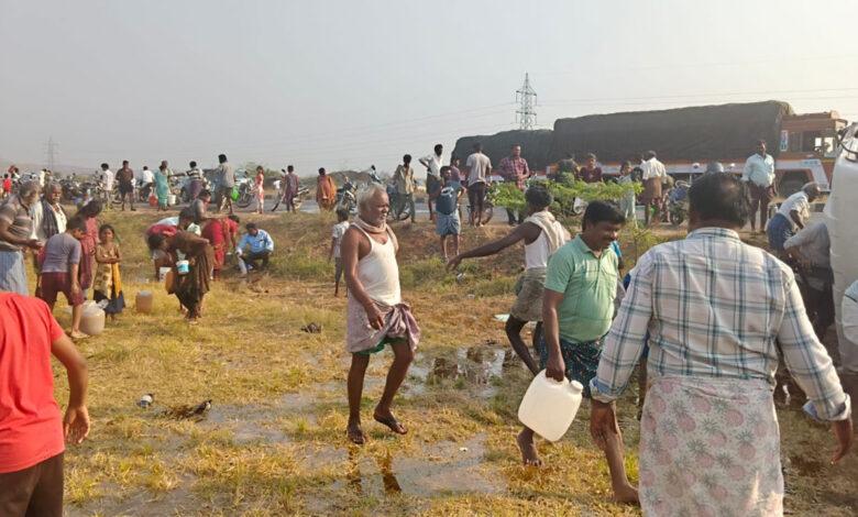 ٹی ٹی ڈی کا ٹینکر الٹ گیا، مقامی افراد نے 21 ہزار لیٹر گھی لوٹ لیا