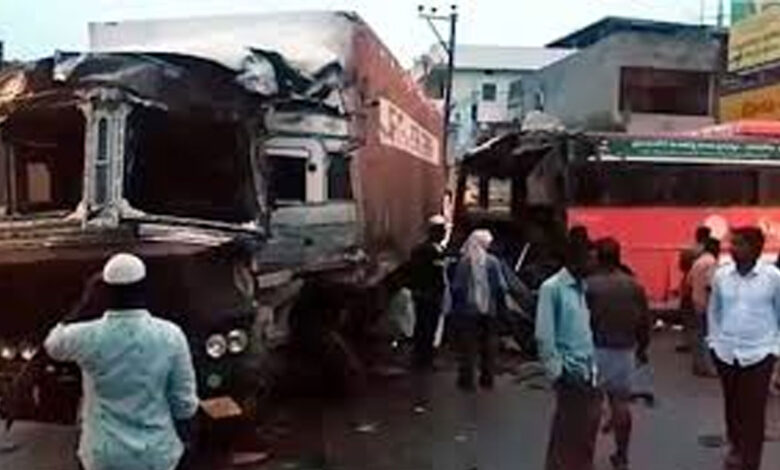 تلنگانہ کےضلع سدی پیٹ میں بس، لاری سے متصادم۔6 افراد زخمی