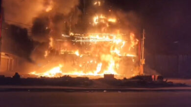 حیدرآباد میں پانچ منزلہ فرنیچر کی دکان میں آتشزدگی