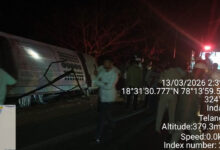 نظام آباد میں نجی بس الٹنے سے چار افراد ہلاک، متعدد زخمی