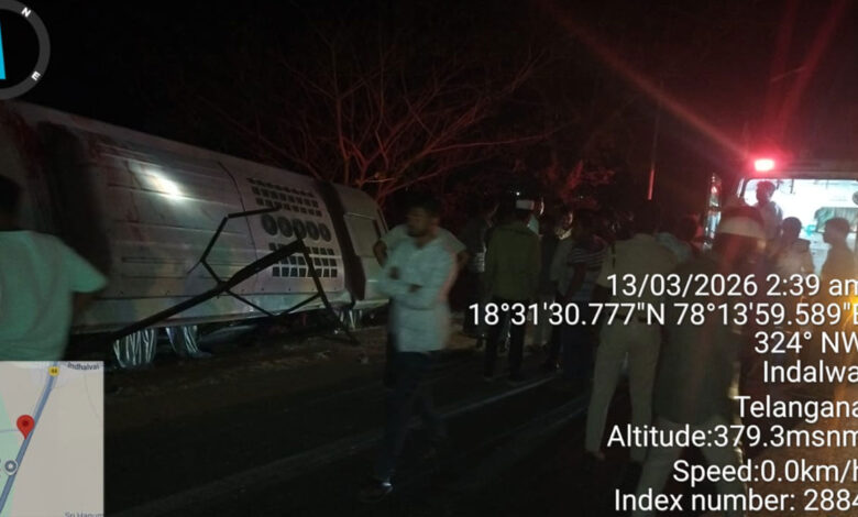 نظام آباد میں نجی بس الٹنے سے چار افراد ہلاک، متعدد زخمی