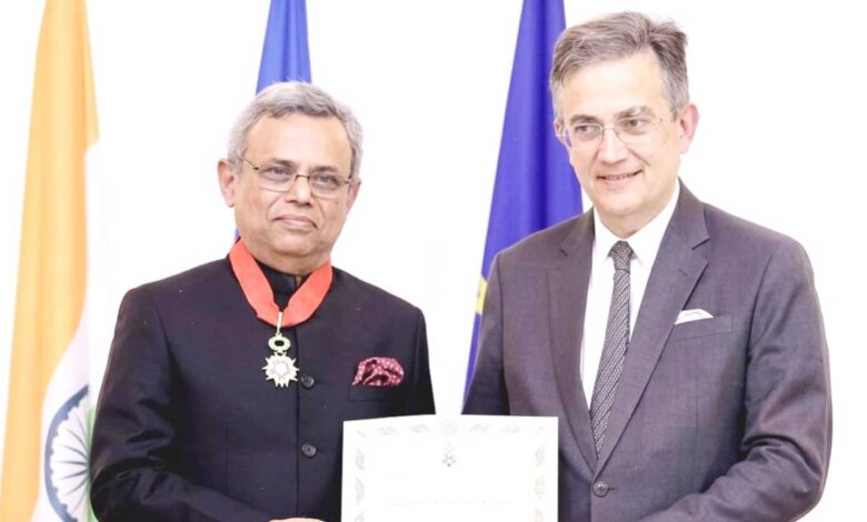 سابق ہندوستانی سفیر جاوید اشرف کو فرانس کا اعلیٰ ترین سول اعزاز "لیجن آف آنر" سے نوازا گیا