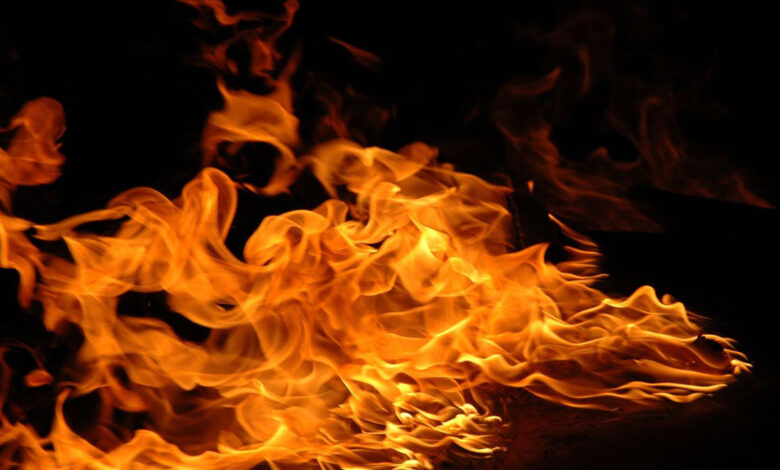 کاٹے دان علاقہ کے پلائی ووڈ گودام میں خوفناک آگ