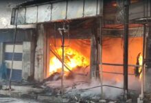 فلک نما پیلس کے قریب فرنیچر کی دکان میں آگ، فائر بریگیڈ کی کارروائی جاری