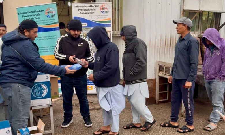 آئی آئی پی اے کی جانب سے ریاض کے لیبر کیمپ میں 300 بھارتی مزدوروں میں کھانے کے پیکٹس کی تقسیم