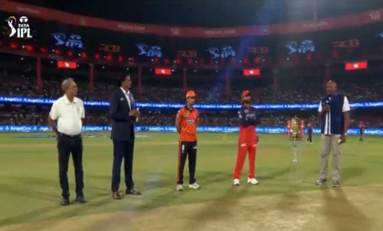 آر سی بی نے ٹاس جیت کر پہلے فیلڈنگ کا فیصلہ کیا