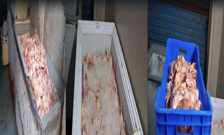 حیدرآباد کے پارسی گوٹہ علاقے میں ایون فریش چکن شاپ پر سکندرآباد ٹاسک فورس اور جی ایچ ایم سی حکام کی مشترکہ کارروائی