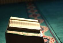 منبر پر قرآن مجید رکھنا