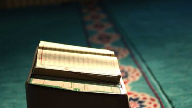 منبر پر قرآن مجید رکھنا