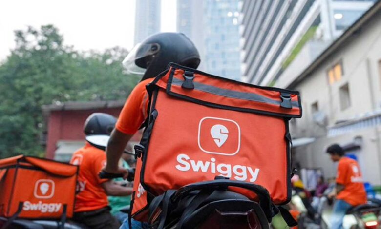 آن لائن کھانا منگوانا مہنگا Swiggy نے فیس میں اضافہ کر دیا