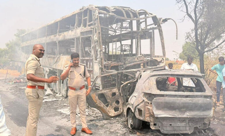 کرناٹک میں سڑک حادثے کے دوران کار میں آگ لگنے سے چھ افراد جل کر ہلاک ہوگئے