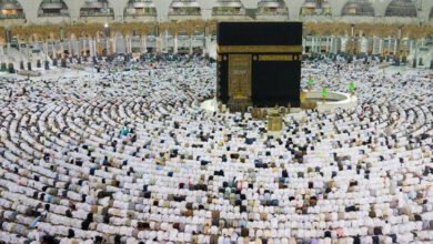 حج سیزن کا آغاز: خانہ کعبہ کے غلاف کو بلند کر دیا گیا