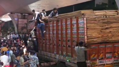 عطاپور میں “گاؤ رکھشکوں” کی ہنگامہ آرائی،کنٹینر میں جانور نہیں، پلائی ووڈ نکلنے پر بھی پتھراؤ