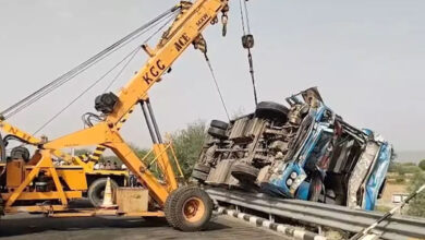 الور میں بس پلٹنے سے 40 افراد زخمی