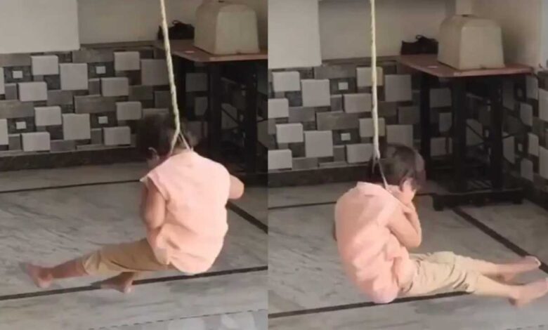 ریلس کے چکر میں ماں نے بچہ کی جان خطرے میں ڈال دی، "ممی بچاؤ" کی چیختی ہوئی ویڈیو وائرل