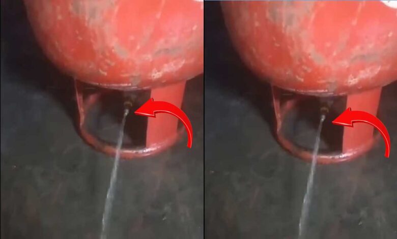 بلیک میں سلنڈر بیچنے والوں سے ہوشیار رہیں، جب سلنڈر کو الٹا کیا گیا تو سب کے ہوش اڑ گئے، ویڈیو وائرل