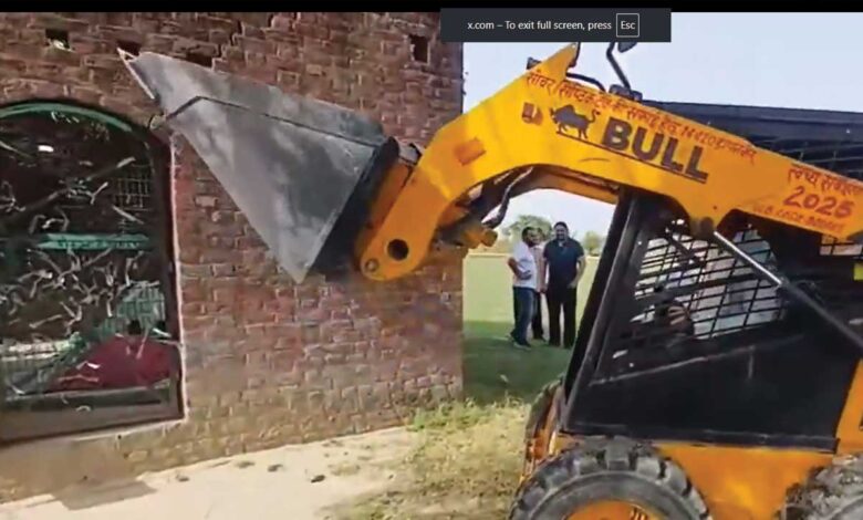 سنبھل میں سرکاری زمین پر بنی درگاہ کو ڈھادیا گیا