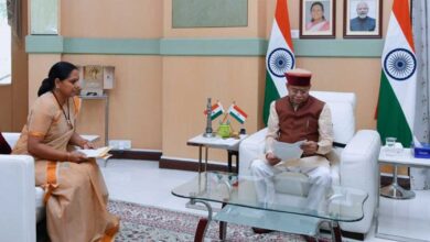 Kavita meets Governor, demands resolution of problems of victims and farmers