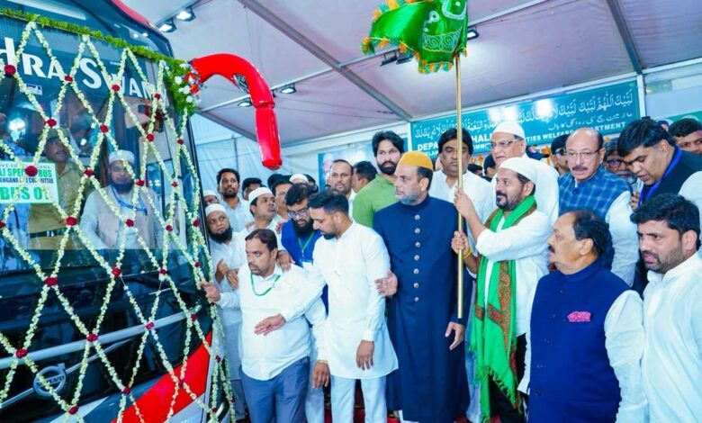ریونت ریڈی نے عازمین کے قافلہ کو روانہ کیا، اقلیتوں کی فلاح اور روزگار کے لئے بڑے اعلانات