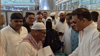 حج 2026: حیدرآباد پہنچنے حج 2026: حیدرآباد میں پہلے حج قافلے کا شاندار استقبال، ایئرپورٹ پر خوشی اور جذبات کے دلکش مناظروالی پہلی پرواز کا شانداراستقبال، ایئرپورٹ پر جذباتی مناظر