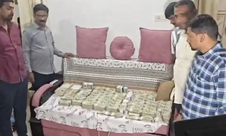 تلنگانہ اے سی بی نے محکمہ اراضی و سروے کے ڈپٹی ڈائریکٹر کے گھر کی تلاشی لی