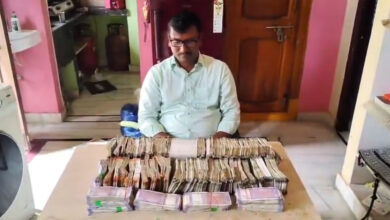 پداپلی میں میونسپل اسسٹنٹ انجینئر رشوت لیتے ہوئے گرفتار، گھر سے 32 لاکھ سے زائد نقد رقم برآمد