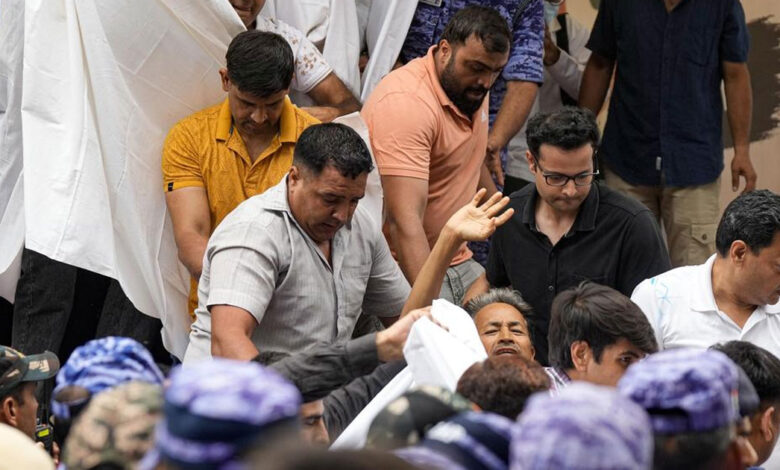 دہلی پولیس نے صحت کی تشویش کے پیش نظر سونم وانگچک کو اسپتال منتقل کیا
