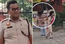احتجاج میں شامل خاتون کو تھپڑ مارنے کا ویڈیو وائرل، دہلی پولیس عہدیدار کو جنتر منتر سے ہٹادیا گیا