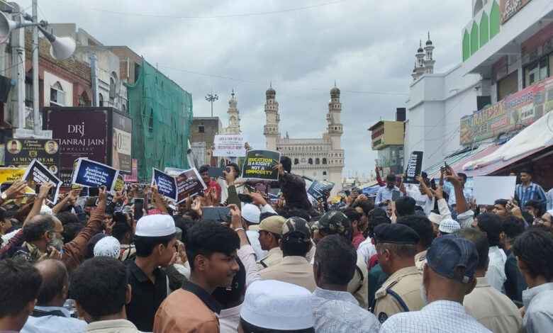 چارمینار پر SIO کا احتجاج، NEET UG 2026 پیپر لیک کی شفاف تحقیقات اور وزیرِ تعلیم دھرمیندر پردھان کے استعفے کا مطالبہ