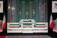 شہید ایرانی سپریم لیڈر علی خامنہ ای کی نمازِ جنازہ: ہزاروں افراد کے ’انتقام‘ اور ’امریکہ مردہ باد‘ کے نعرے