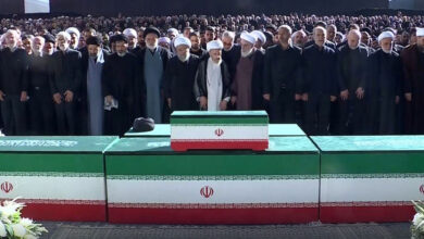 تہران میں آیت اللہ سید علی خامنہ ای اور اہلِ خانہ کی نمازِ جنازہ ادا، لاکھوں افراد کی شرکت