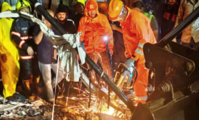 مانخورد عمارت حادثے میں جاں بحق افراد کے ورثا کے لیے فی خاندان پانچ لاکھ روپے امداد کا اعلان