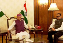 تلنگانہ حکومت کے نئے چیف سکریٹری نے گورنر سے ملاقات کی