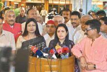 آل پارٹی میٹنگ سے اپوزیشن کا واک آؤٹ، حکومت نے ٹی ایم سی کے باغی ارکان کو مدعو کرنے کی مدافعت کی
