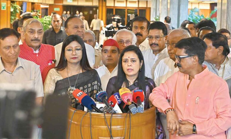 آل پارٹی میٹنگ سے اپوزیشن کا واک آؤٹ، حکومت نے ٹی ایم سی کے باغی ارکان کو مدعو کرنے کی مدافعت کی