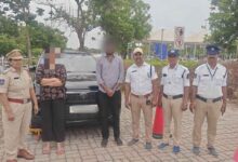 حیدرآباد ایئرپورٹ روڈ پر خطرناک اسٹنٹ، آئی ٹی ملازم اور خاتون کے خلاف مقدمہ درج