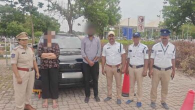 حیدرآباد ایئرپورٹ روڈ پر خطرناک اسٹنٹ، آئی ٹی ملازم اور خاتون کے خلاف مقدمہ درج