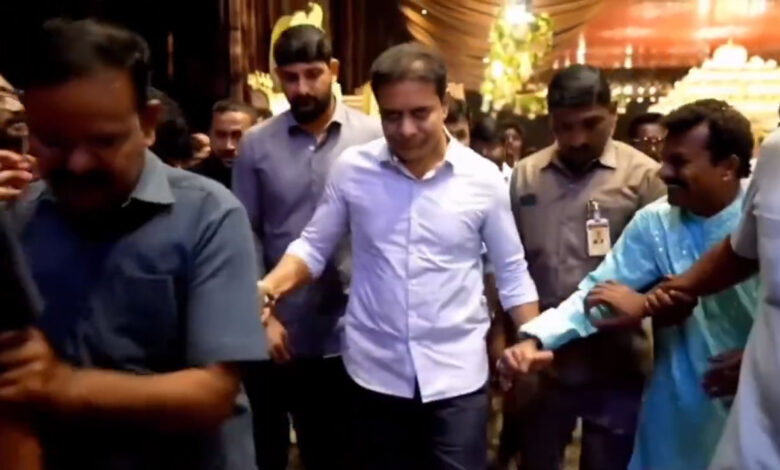 کے ٹی راما راؤ نے فلم پروڈیوسر بندلہ گنیش کی بیٹی کی شادی میں شرکت کی