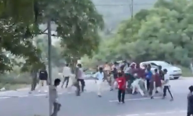 وشاکھاپٹنم کے ایم جی روڈ پر طلبہ کے دو گروپوں میں تصادم، 17 نوجوان حراست میں